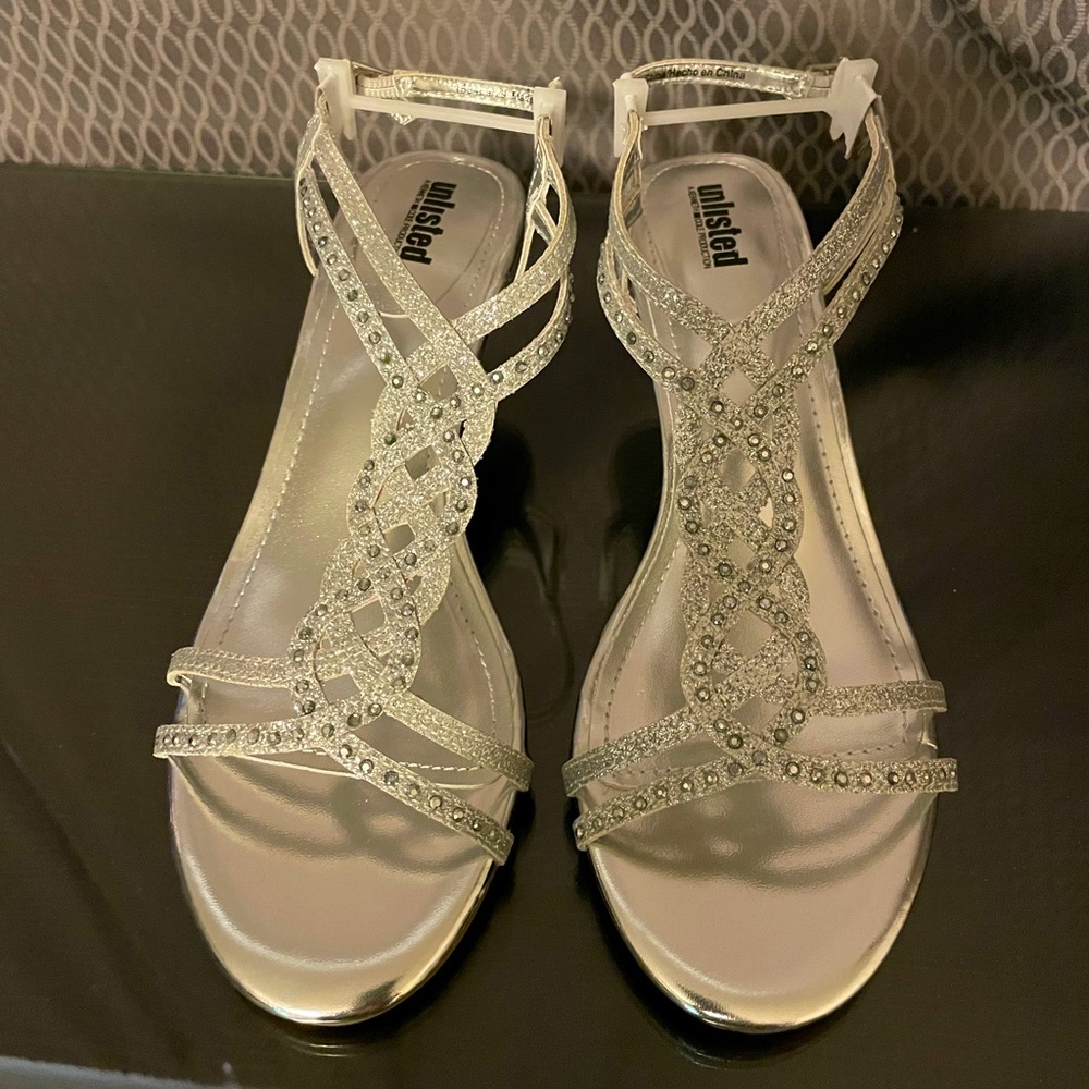 Silver Jeweled Strappy Kitten Heels Sandals Wedding sz 6 NWT